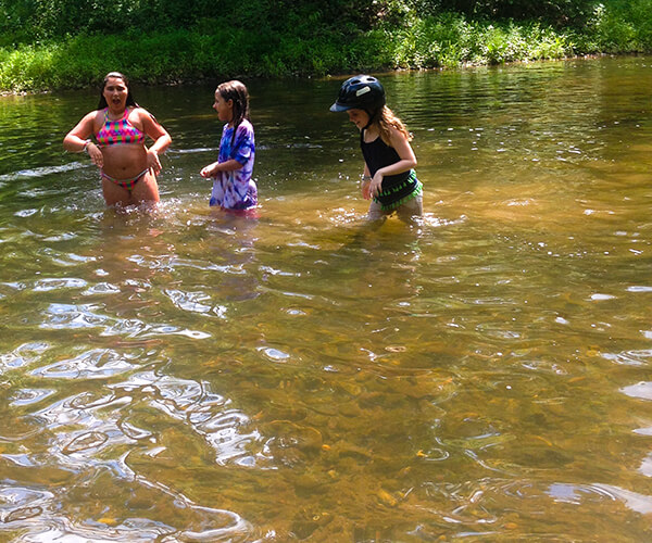 girls-in-river-2