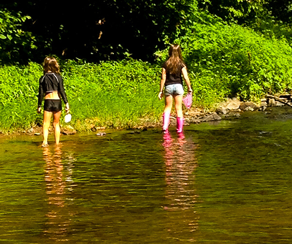girls-in-river